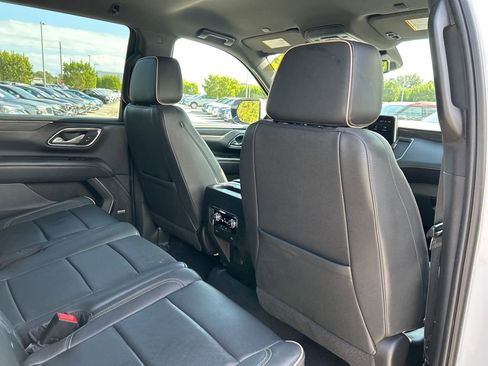 Used 2023 GMC Yukon SLT image 40