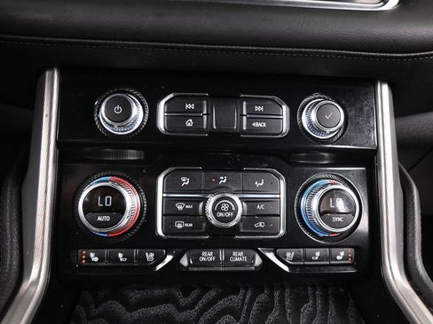 Used 2024 GMC Yukon XL Denali RWD image 33