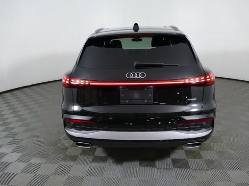 Used 2025 Audi Q5 Premium w/ Convenience Package AWD/4WD image 4
