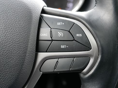 Used 2021 Jeep Grand Cherokee Laredo image 29