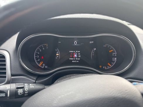 Used 2019 Jeep Grand Cherokee Laredo image 12