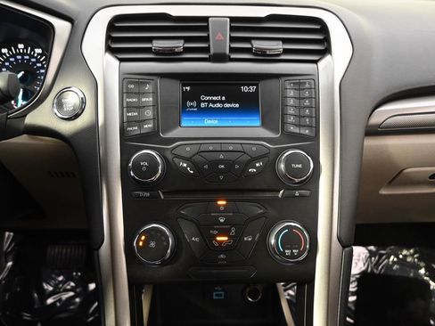 Used 2017 Ford Fusion SE image 27