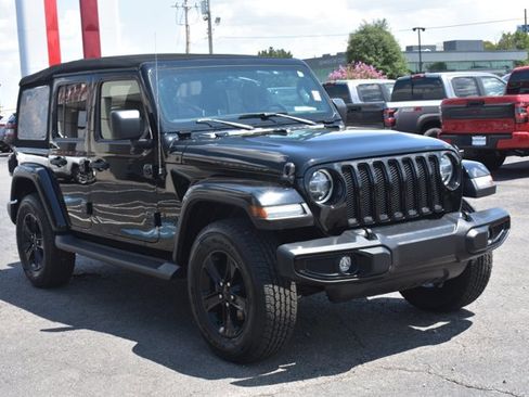 Used 2021 Jeep Wrangler Unlimited Sahara AWD/4WD image 3