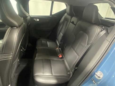 Certified 2025 Volvo XC40 B5 Core image 14