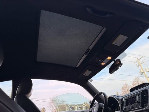 Used 2014 Volkswagen Beetle R-Line image 17