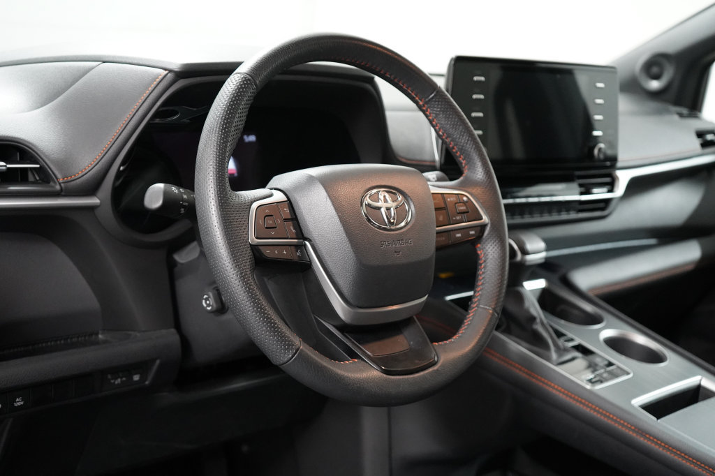 Used 2024 Toyota Sienna XSE w/ XSE Premium Package FWD image 14