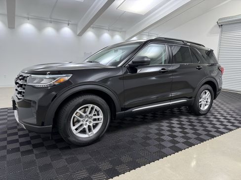 New 2025 Ford Explorer Active w/ Active Comfort Package image 3