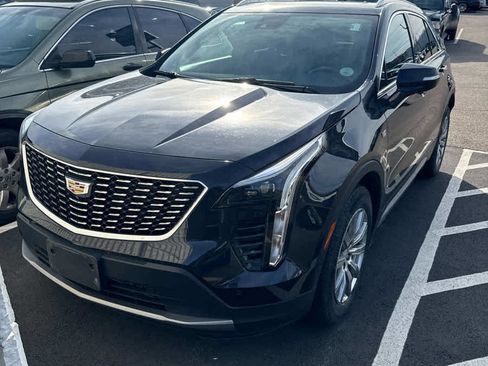 Certified 2022 Cadillac XT4 Premium Luxury w/ Enhanced Visibility Package image 2