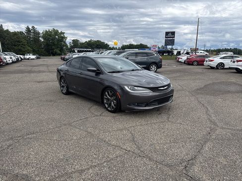 Used 2016 Chrysler 200 S FWD image 2