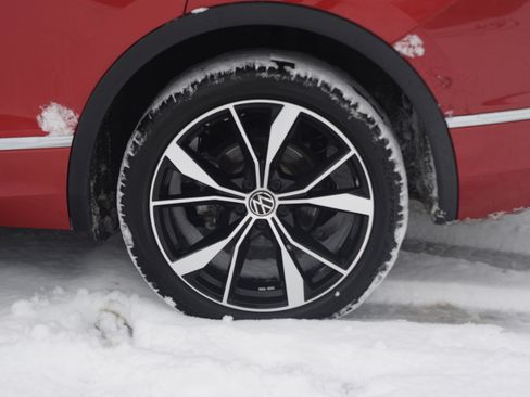 Used 2024 Volkswagen Tiguan SEL R-Line image 30