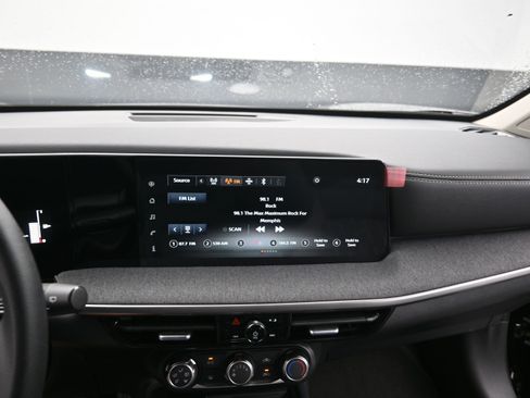 Certified 2025 Nissan Kicks SV image 18