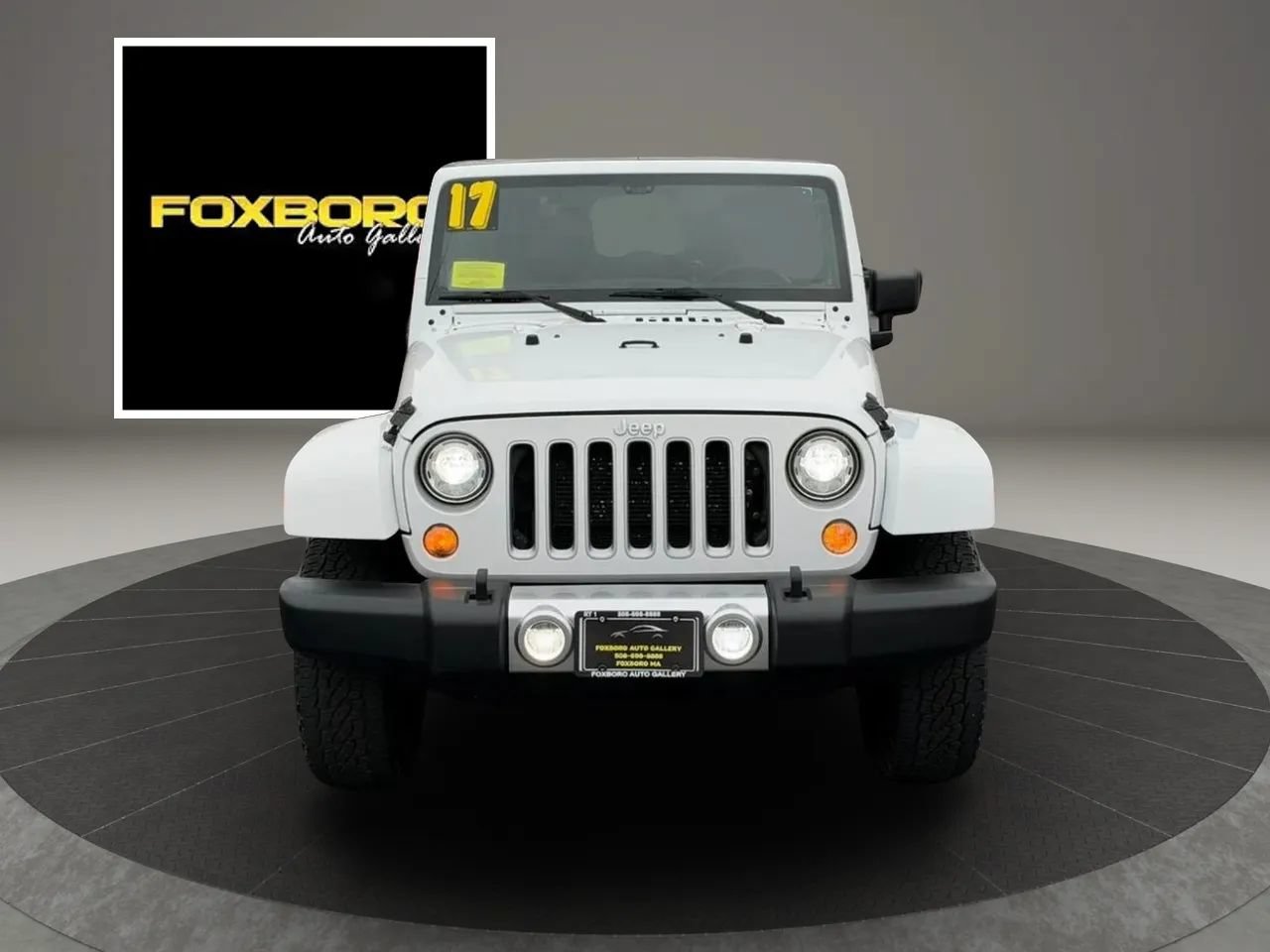Used 2017 Jeep Wrangler Sahara w/ Connectivity Group AWD/4WD image 2