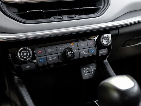 Used 2022 Jeep Compass Limited image 34