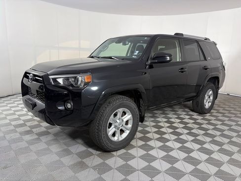 Used 2022 Toyota 4Runner SR5 AWD/4WD image 3