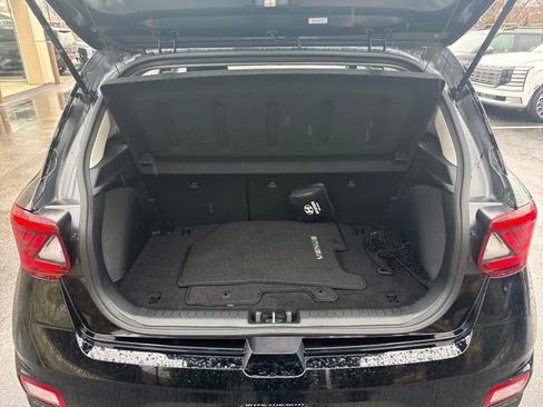 Certified 2024 Hyundai Venue SEL image 23