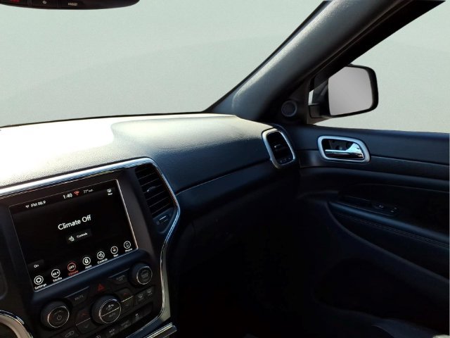 Used 2018 Jeep Grand Cherokee Altitude AWD/4WD image 23