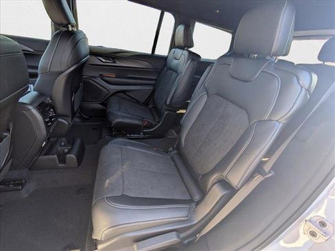 New 2025 Jeep Grand Cherokee L Altitude image 15