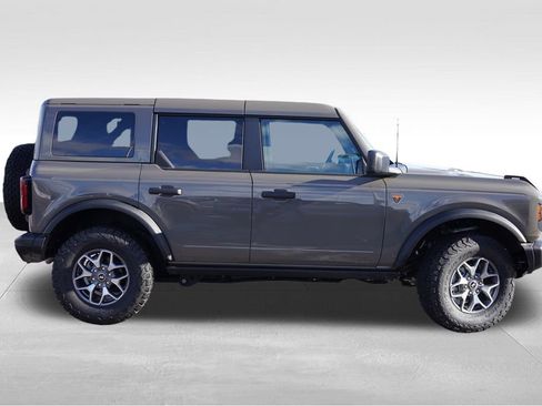 Certified 2025 Ford Bronco Badlands image 3