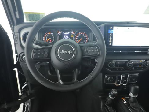 New 2025 Jeep Gladiator Sport image 25