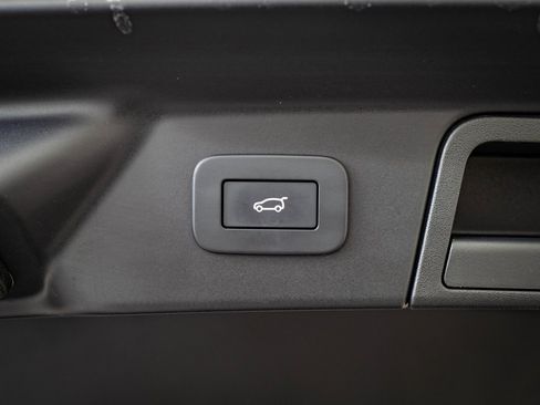 Used 2023 Land Rover Range Rover Velar R-Dynamic S image 20