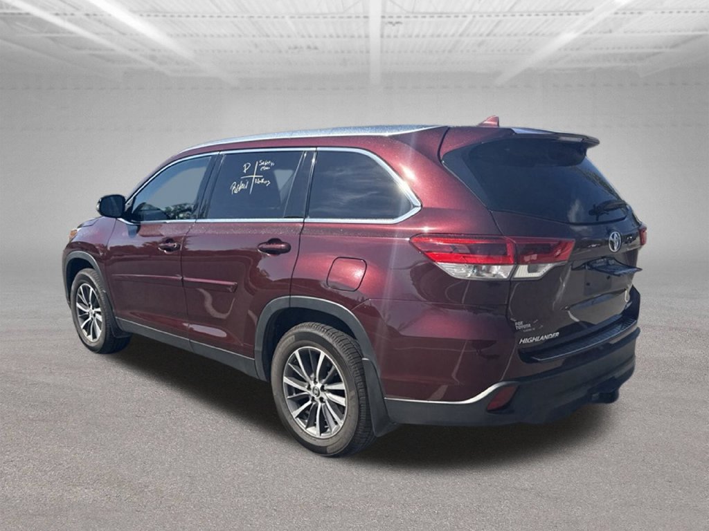 Used 2019 Toyota Highlander XLE AWD/4WD image 6
