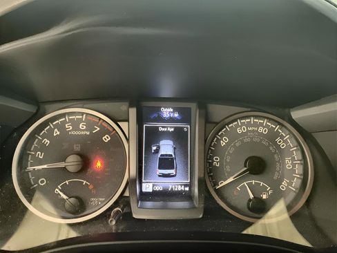 Used 2021 Toyota Tacoma TRD Off-Road image 2