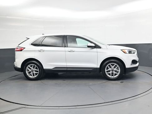Used 2023 Ford Edge SEL image 3