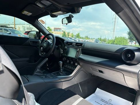 Used 2025 Toyota GR86 Premium w/ ALL Weather Mat Package (TMS) RWD image 12