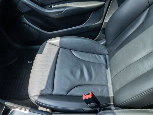 Used 2018 Audi Q3 2.0T Premium Plus w/ Premium Plus Package FWD image 32