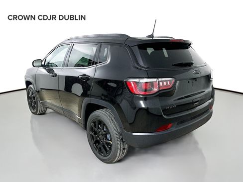 Used 2026 Jeep Compass Latitude AWD/4WD image 7