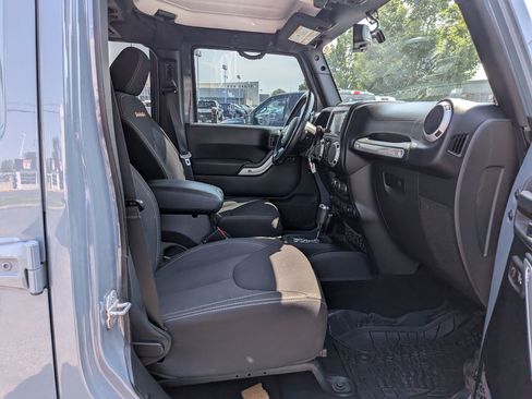 Used 2014 Jeep Wrangler Unlimited Sahara w/ Max Tow Package AWD/4WD image 30