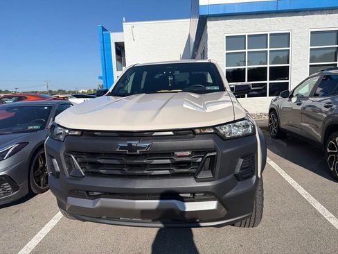 Used 2026 Chevrolet Colorado Trail Boss AWD/4WD image 3