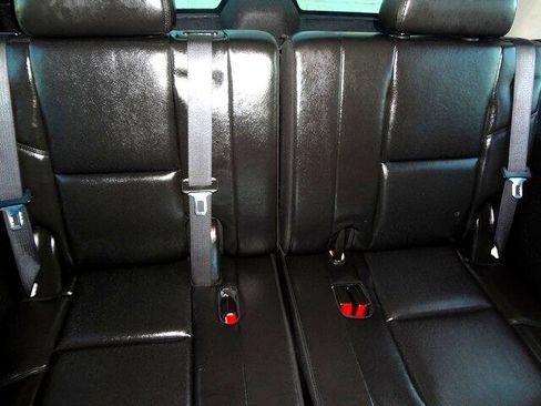 Used 2011 Cadillac Escalade Premium image 15