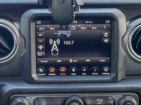 Used 2021 Jeep Wrangler Unlimited Sahara AWD/4WD image 13