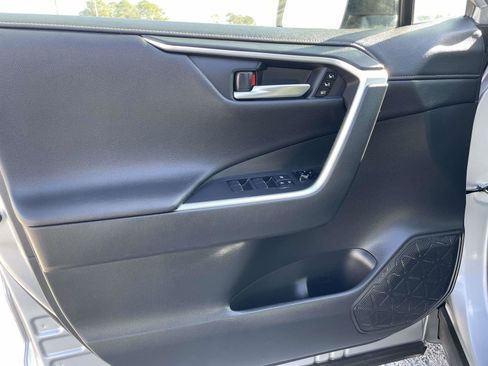 Used 2019 Toyota RAV4 Limited image 12