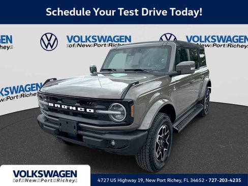 Used 2025 Ford Bronco Outer Banks AWD/4WD image 1