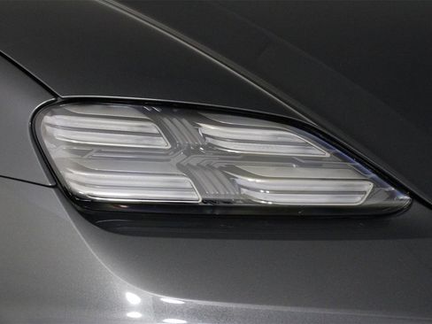 Used 2025 Porsche Macan 4 Electric image 26