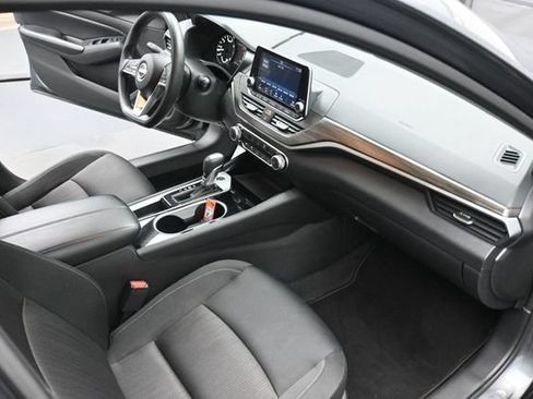 Used 2024 Nissan Altima 2.5 SV FWD image 44