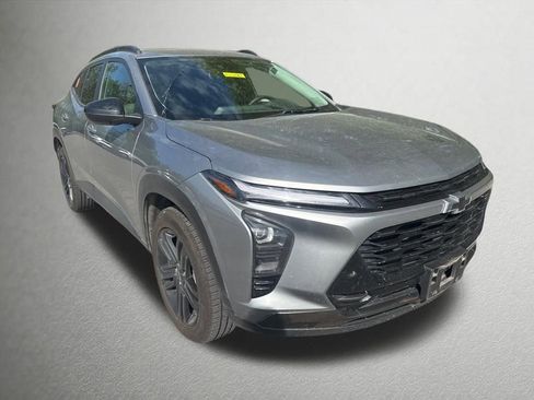 Used 2025 Chevrolet Trax ACTIV w/ Sunroof Package image 1