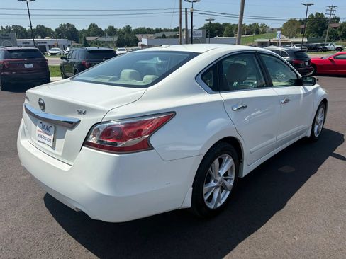 Used 2015 Nissan Altima 2.5 SV FWD image 6