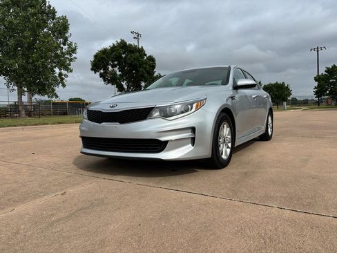 Used 2018 Kia Optima LX FWD image 3