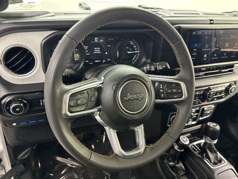 Used 2024 Jeep Wrangler Unlimited Sahara AWD/4WD image 40