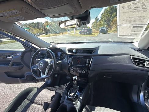 Used 2020 Nissan Rogue SV image 50