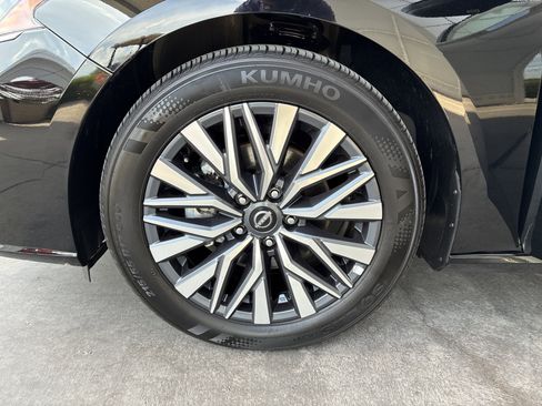 Used 2025 Nissan Altima 2.5 SV FWD image 7