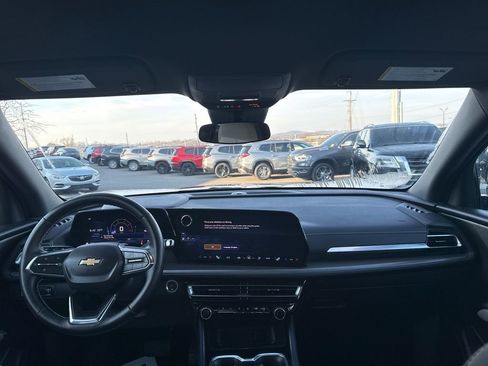 Used 2025 Chevrolet Traverse LT image 20