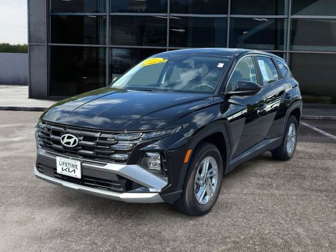 Used 2025 Hyundai Tucson SE AWD/4WD image 1
