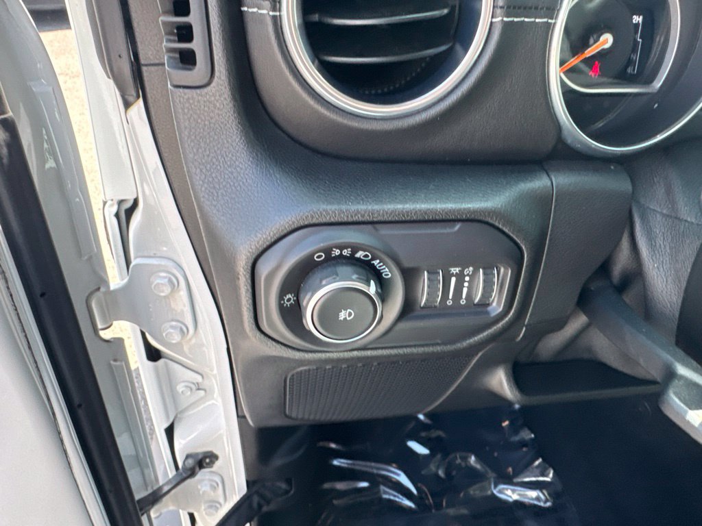 Used 2018 Jeep Wrangler Unlimited Sahara AWD/4WD image 42