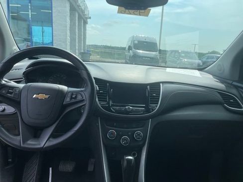 Used 2020 Chevrolet Trax LS w/ Tint and Cruise Package FWD image 9