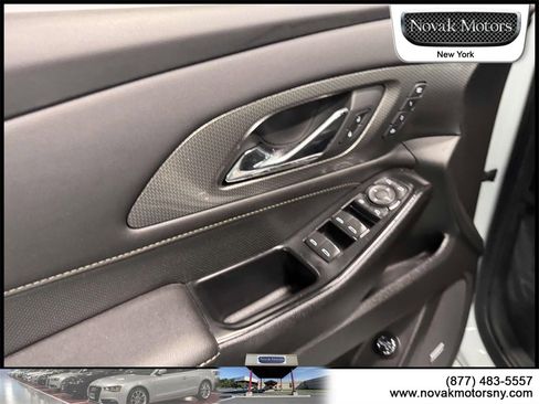 Used 2023 Chevrolet Traverse Premier image 6