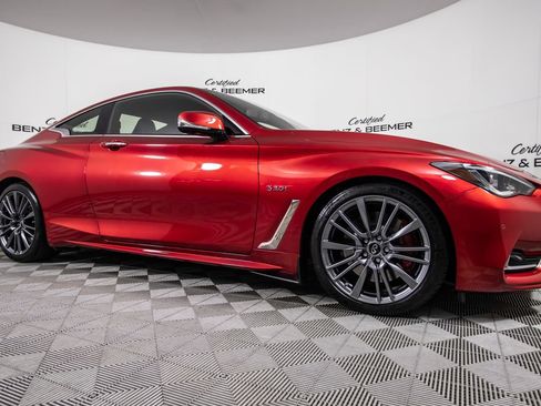 Used 2017 INFINITI Q60 Red Sport 400 RWD image 2